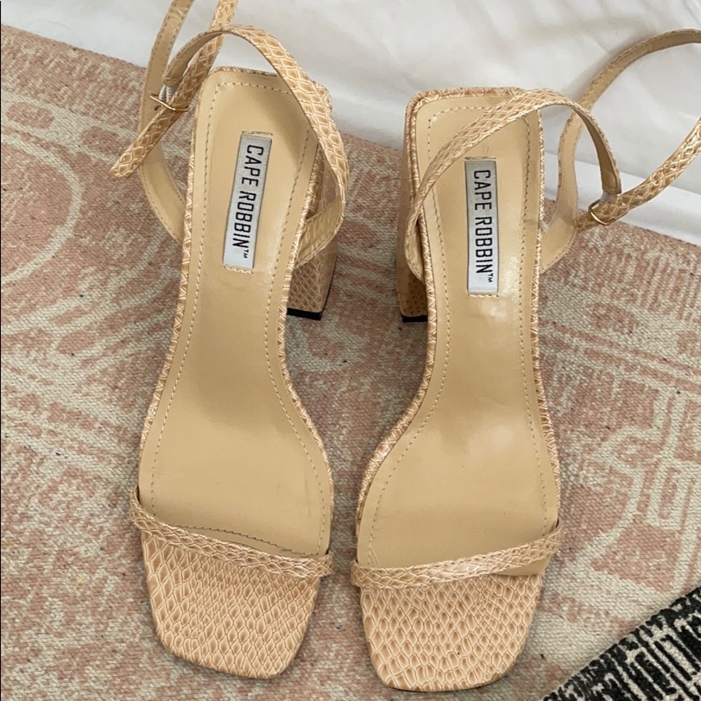 Heels - Picture 3 of 5